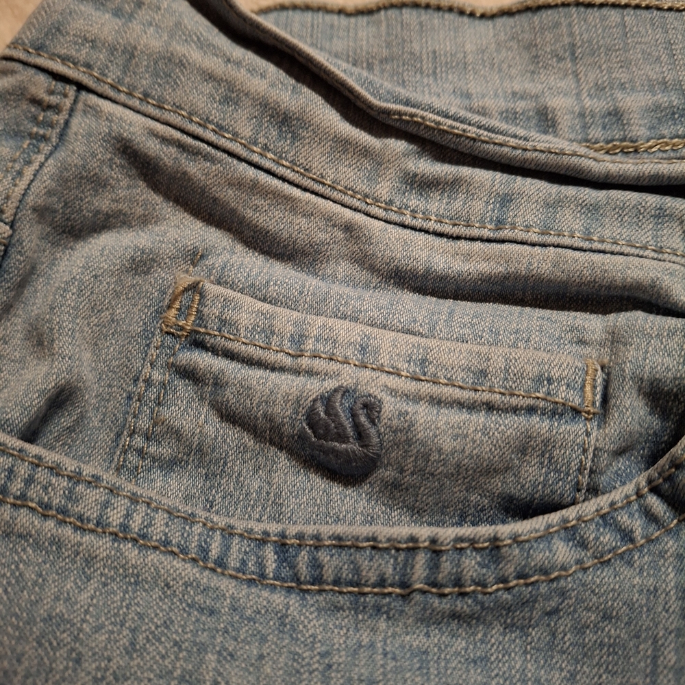 Gloria Vanderbilt Charcoal Capris with Elegant Embroidery - Picture 4 of 4